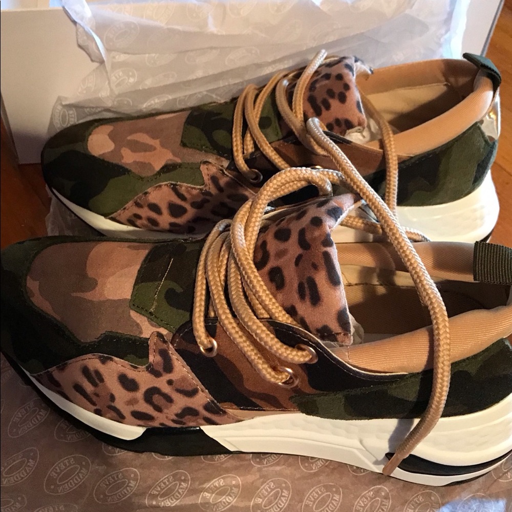 Hard to find camo pattern. No flaws.